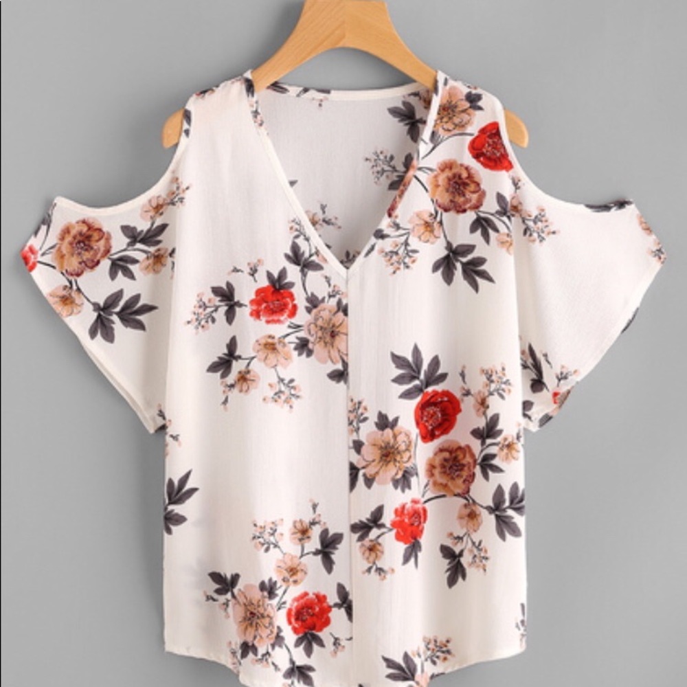 NWOT V neck open shoulder calico print top